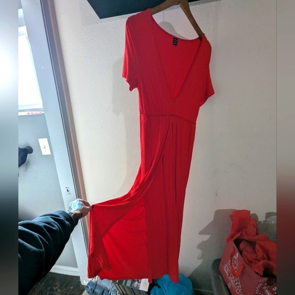 Red shein maxi dress with double leg slit in front - Picture 1 of 2